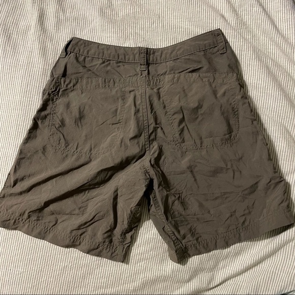 Mountain Hardwear Outdoor Adventure Nylon Shorts 2 - Picture 2 of 10